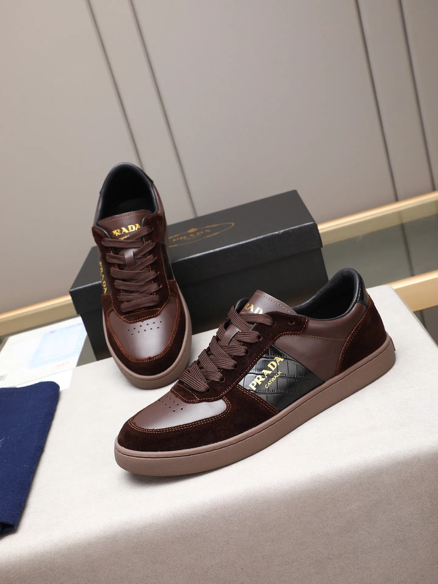 Men's shoes💰420💰 Brand: PRADA (Prada) Standard code: Men's code 38–44 (45 can be customized) Material: Original cowhide, breathable sheep lining Special outsole Style category: Men's fashionable casual sneakers Low-key luxury! Color: actual picture color